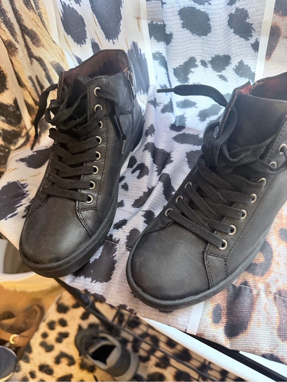 Born black leather woman’s Sneakers